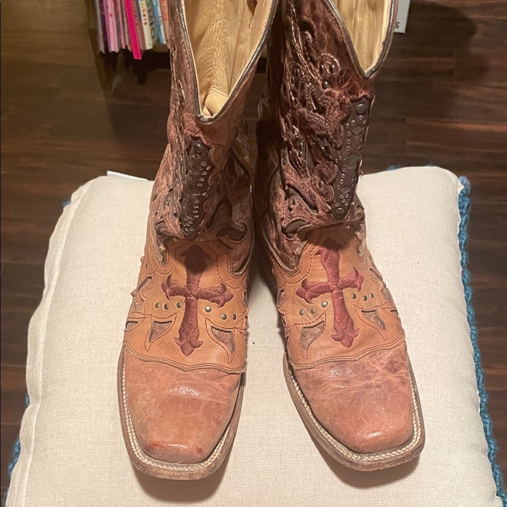 Women Tan and Brown Western Boots